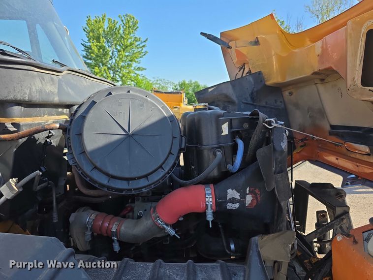 image for item FH6010 2006 International 7400 dump truck