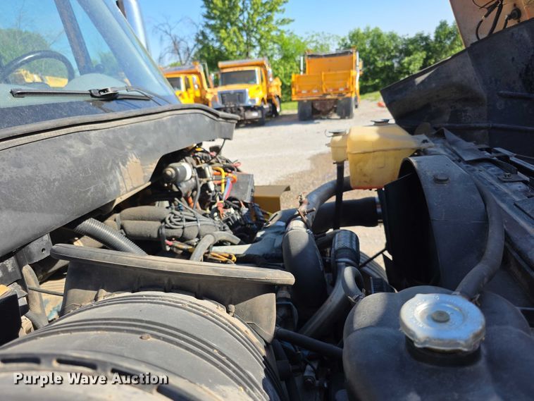 image for item FH6010 2006 International 7400 dump truck