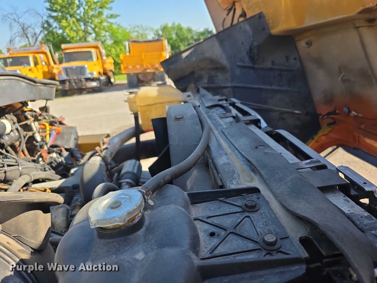 image for item FH6010 2006 International 7400 dump truck