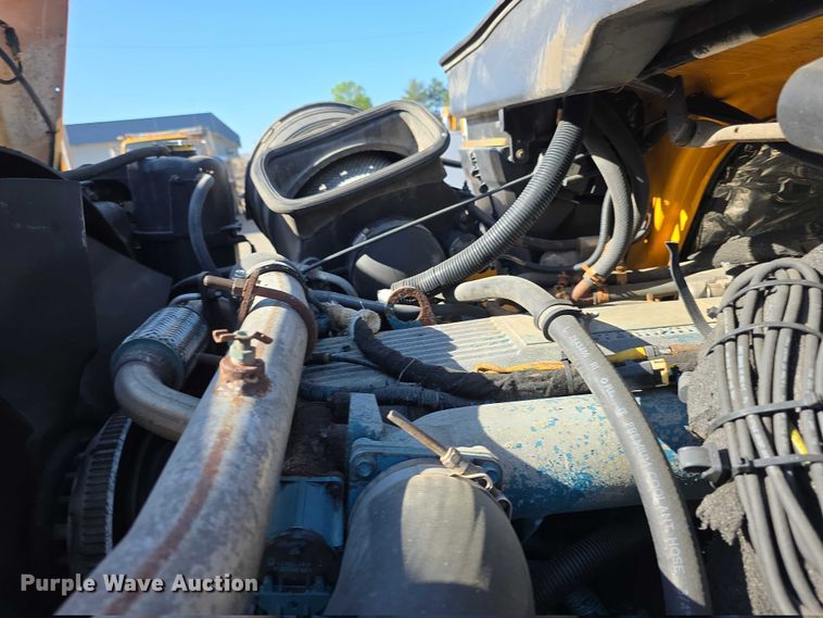 image for item FH6010 2006 International 7400 dump truck