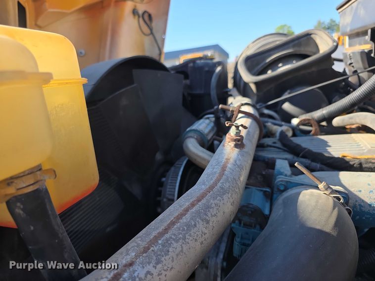 image for item FH6010 2006 International 7400 dump truck
