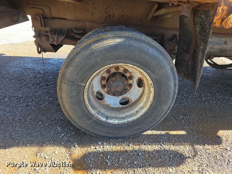 image for item FH6010 2006 International 7400 dump truck