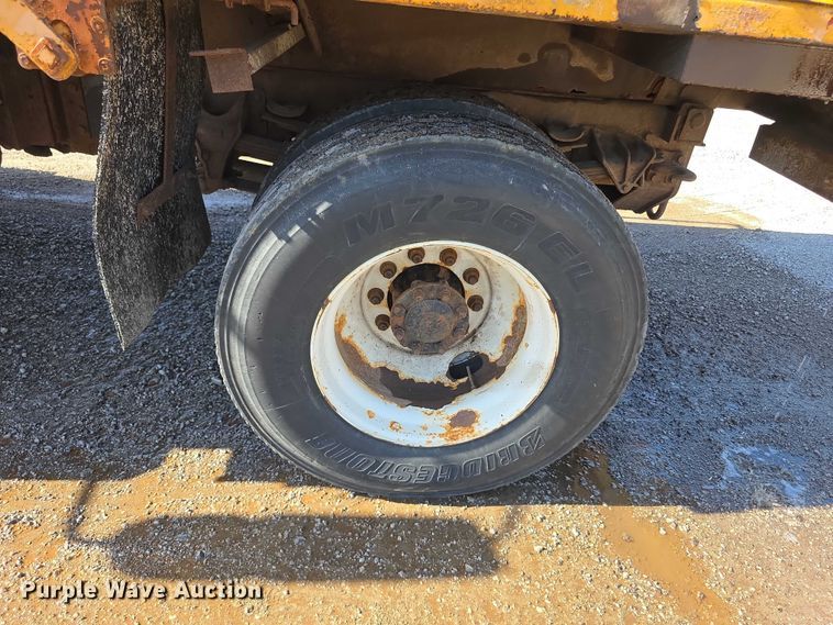 image for item FH6010 2006 International 7400 dump truck