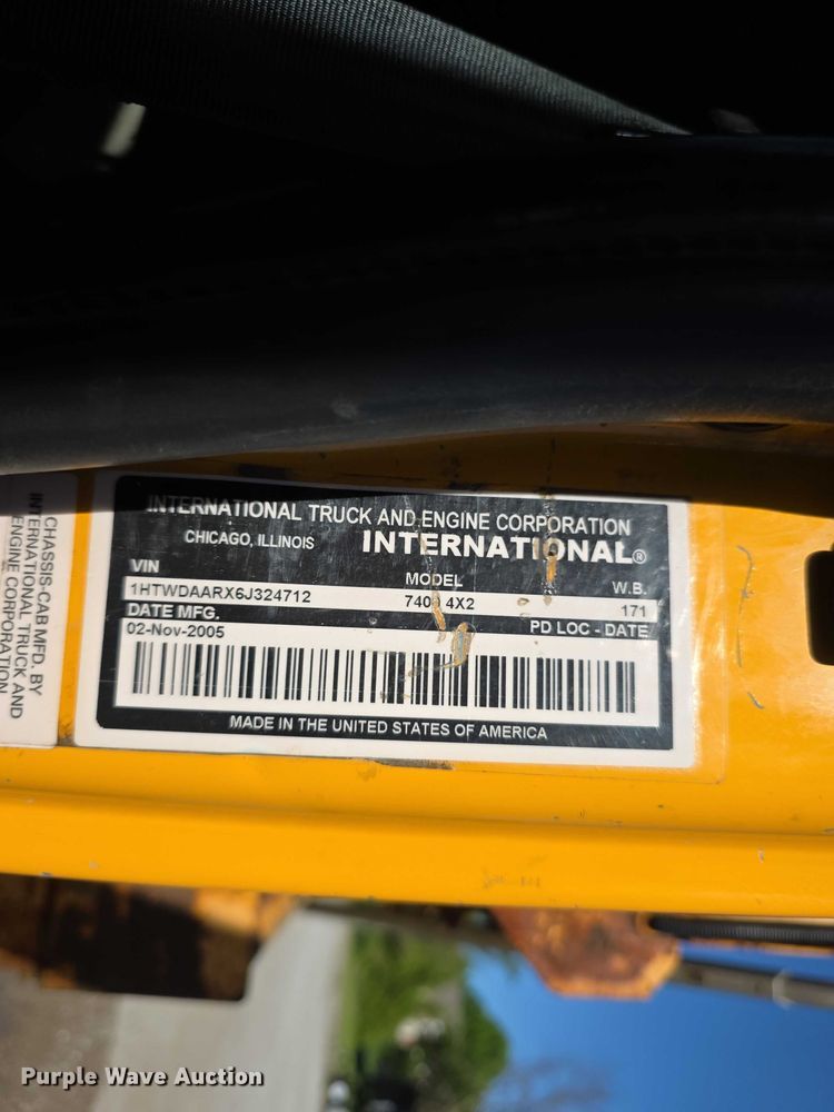 image for item FH6010 2006 International 7400 dump truck