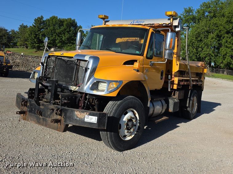 image for item FH6011 2005 International 7400 dump truck