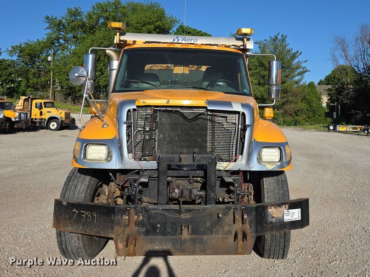 image for item FH6011 2005 International 7400 dump truck