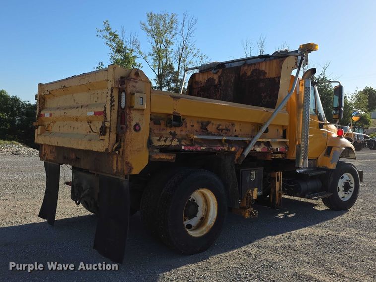 image for item FH6011 2005 International 7400 dump truck