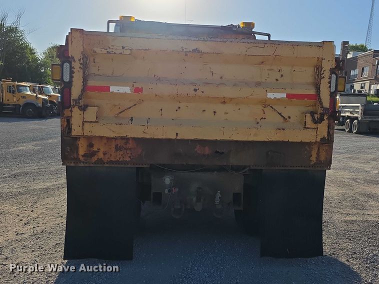 image for item FH6011 2005 International 7400 dump truck