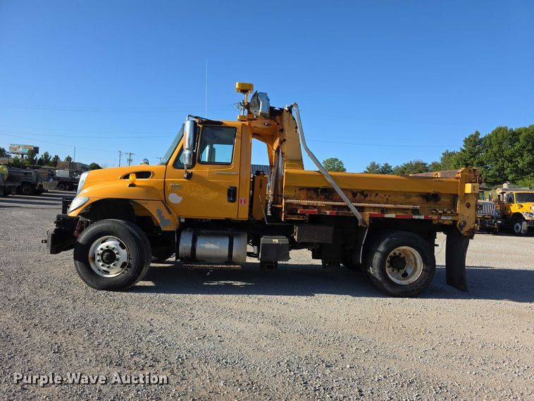 image for item FH6011 2005 International 7400 dump truck
