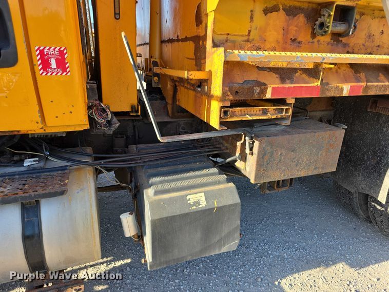 image for item FH6011 2005 International 7400 dump truck