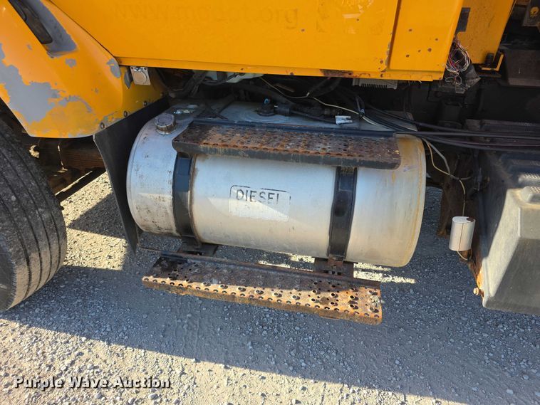 image for item FH6011 2005 International 7400 dump truck