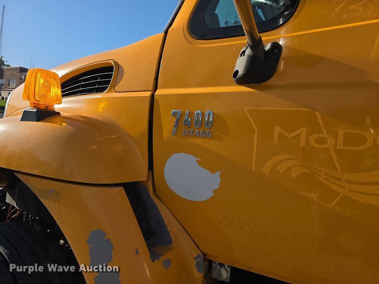 image for item FH6011 2005 International 7400 dump truck
