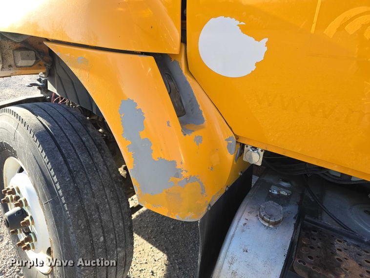image for item FH6011 2005 International 7400 dump truck