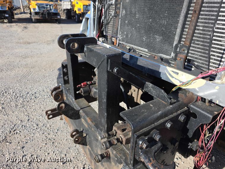 image for item FH6011 2005 International 7400 dump truck