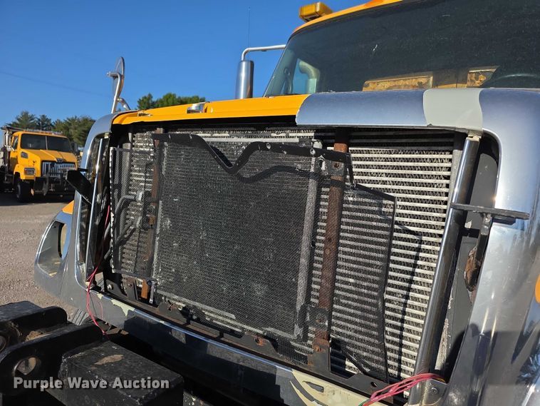 image for item FH6011 2005 International 7400 dump truck