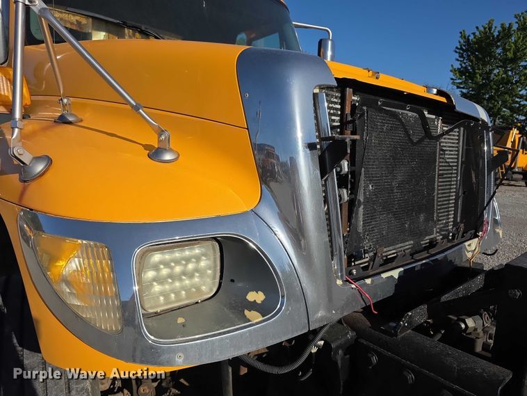 image for item FH6011 2005 International 7400 dump truck