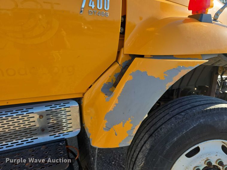 image for item FH6011 2005 International 7400 dump truck