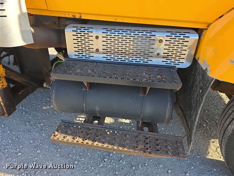 image for item FH6011 2005 International 7400 dump truck