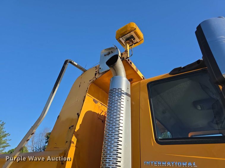 image for item FH6011 2005 International 7400 dump truck