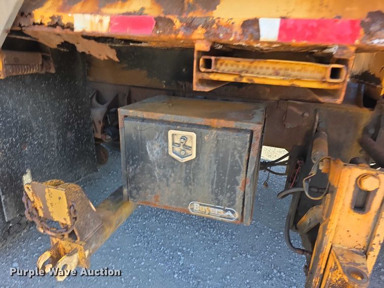 image for item FH6011 2005 International 7400 dump truck