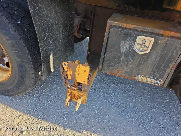 image for item FH6011 2005 International 7400 dump truck