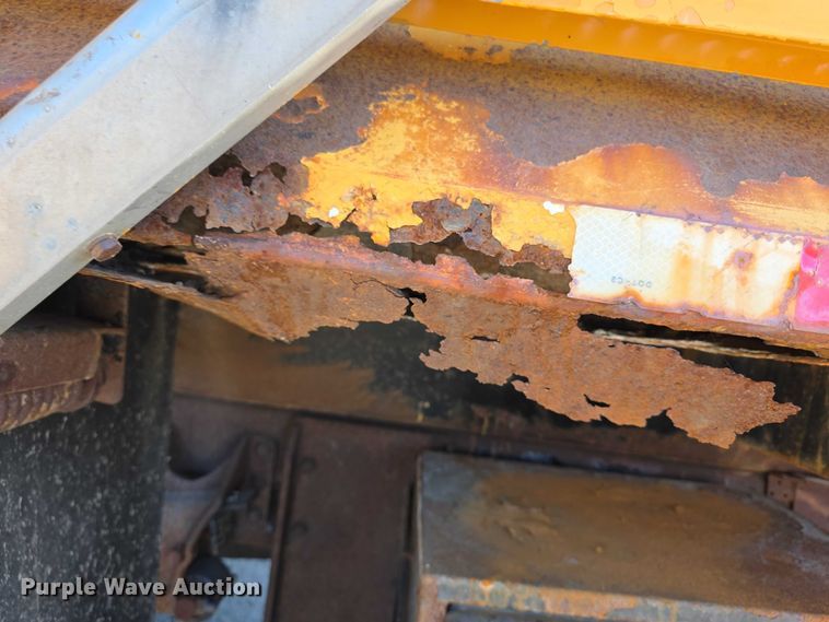 image for item FH6011 2005 International 7400 dump truck