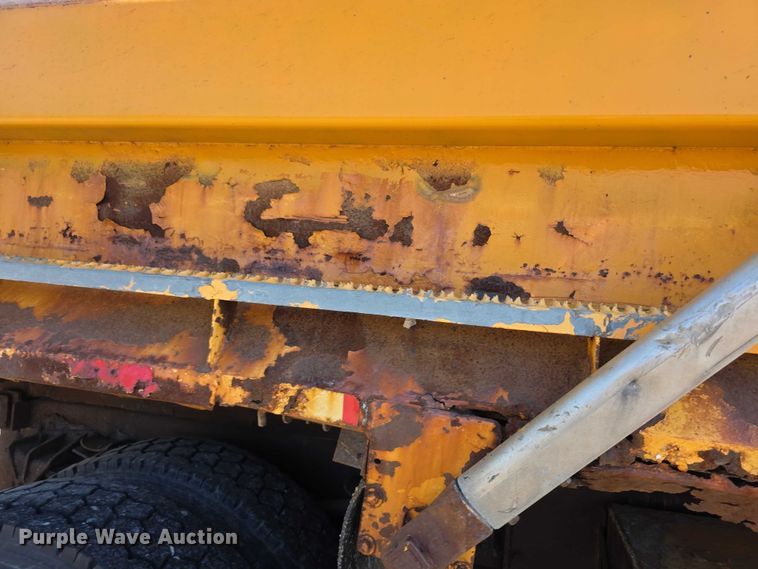 image for item FH6011 2005 International 7400 dump truck