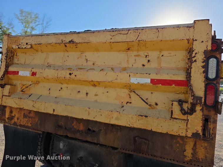 image for item FH6011 2005 International 7400 dump truck