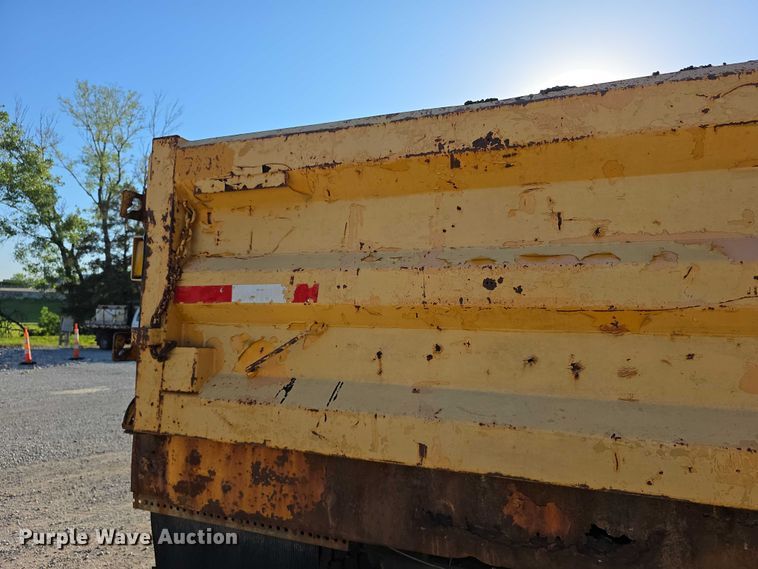 image for item FH6011 2005 International 7400 dump truck