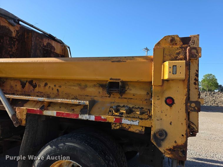 image for item FH6011 2005 International 7400 dump truck