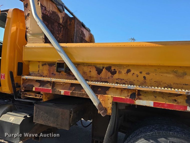 image for item FH6011 2005 International 7400 dump truck