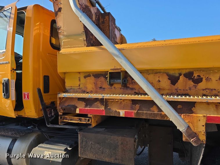 image for item FH6011 2005 International 7400 dump truck