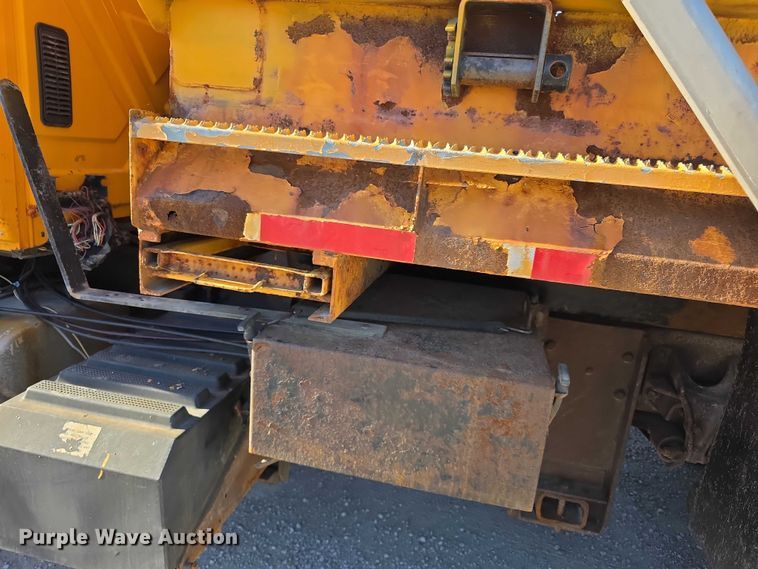 image for item FH6011 2005 International 7400 dump truck