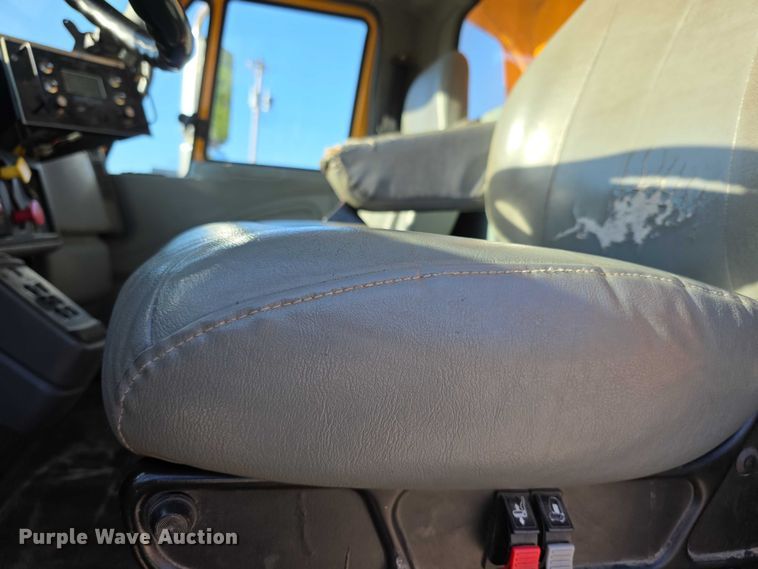 image for item FH6011 2005 International 7400 dump truck