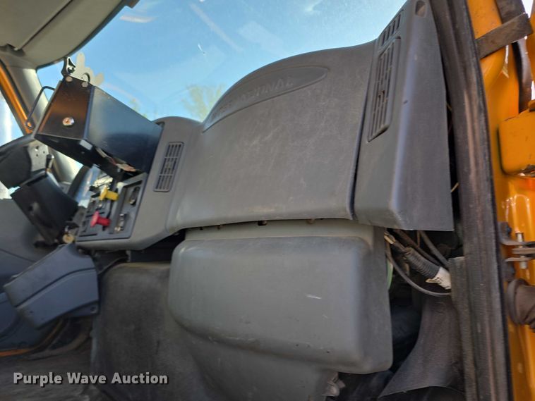 image for item FH6011 2005 International 7400 dump truck