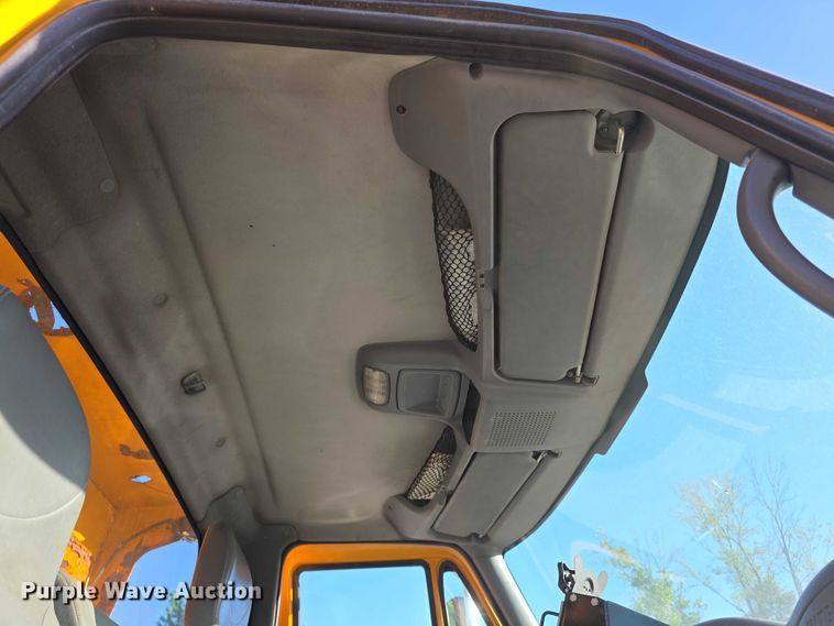 image for item FH6011 2005 International 7400 dump truck