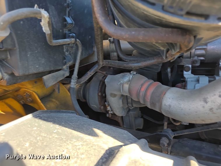 image for item FH6011 2005 International 7400 dump truck