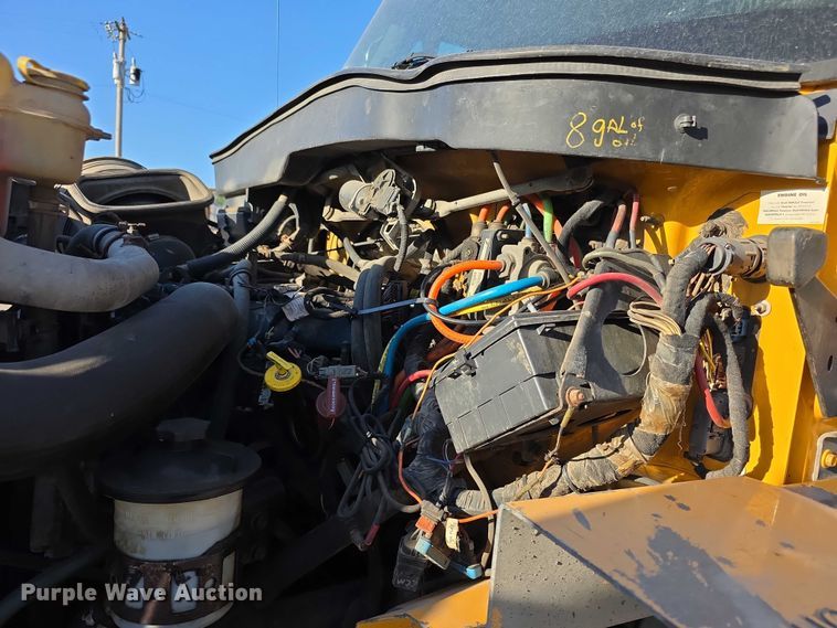 image for item FH6011 2005 International 7400 dump truck
