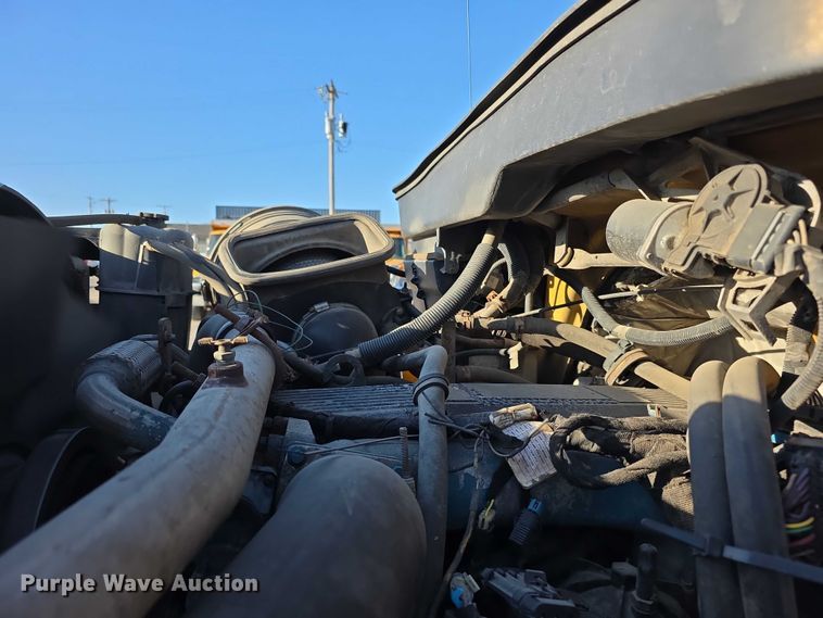 image for item FH6011 2005 International 7400 dump truck