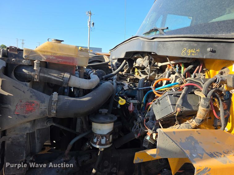 image for item FH6011 2005 International 7400 dump truck