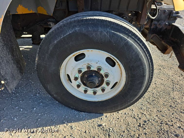 image for item FH6011 2005 International 7400 dump truck