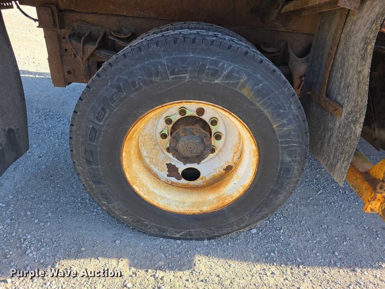 image for item FH6011 2005 International 7400 dump truck