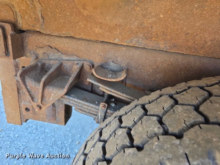 image for item FH6011 2005 International 7400 dump truck