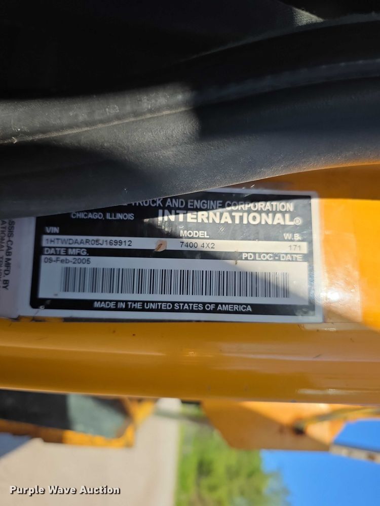 image for item FH6011 2005 International 7400 dump truck