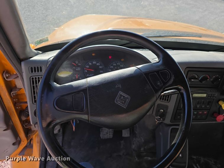 image for item FH6011 2005 International 7400 dump truck