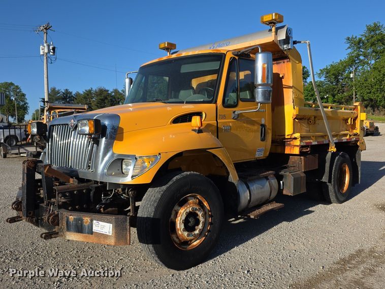 image for item FH6012 2006 International 7400 dump truck