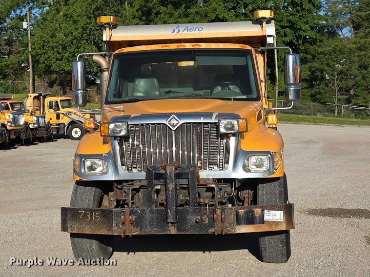 image for item FH6012 2006 International 7400 dump truck