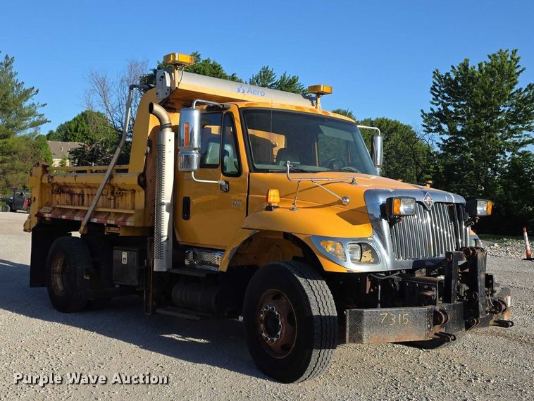 image for item FH6012 2006 International 7400 dump truck