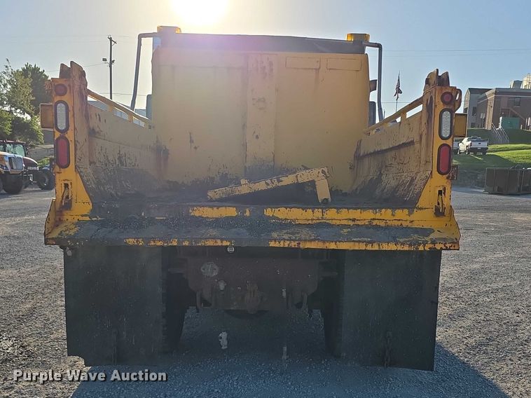 image for item FH6012 2006 International 7400 dump truck