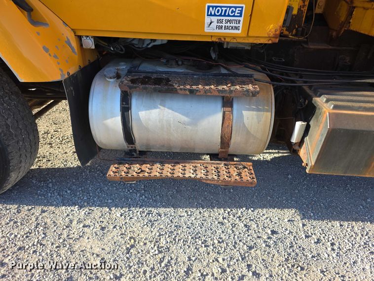 image for item FH6012 2006 International 7400 dump truck